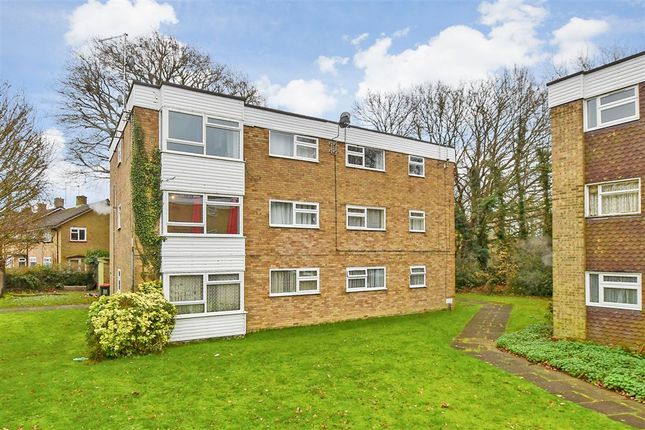 2 bed property, in Maiden Lane, £200,000