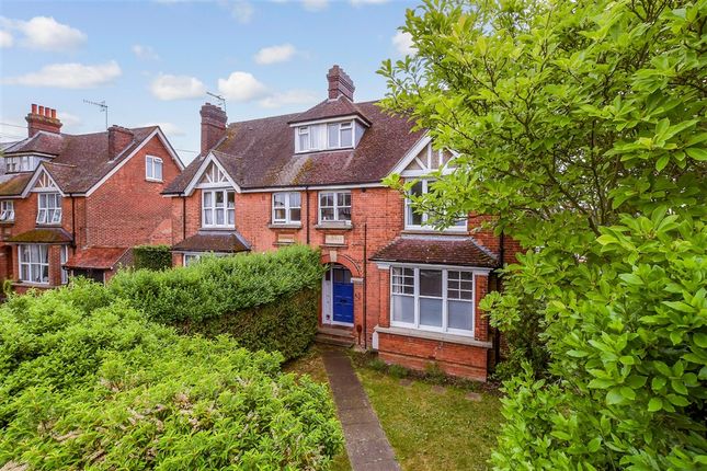 3 bed property, in Nutfield Road, £375,000