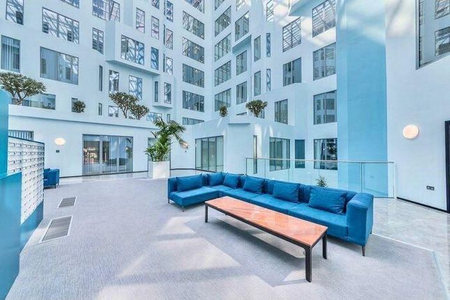 2 bed property, in Hanger Lane, £300,000