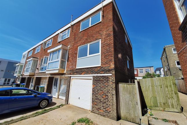 3 bed property, in Dane Close, £290,000