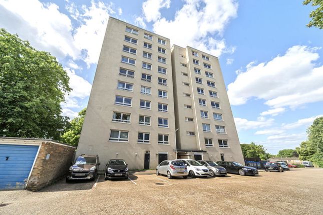 2 bed property, in Pelham Court, £195,000