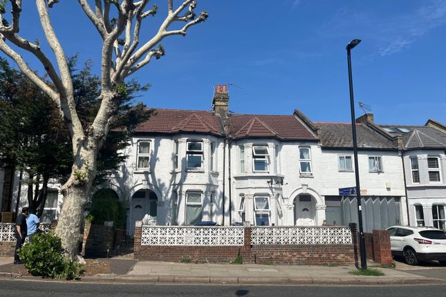 2 bed property, in Acton Lane, £350,000