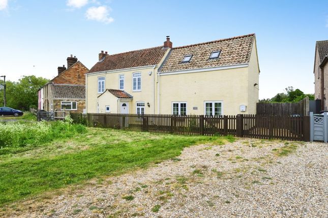 3 bed property, in Qua Fen Common, £398,000