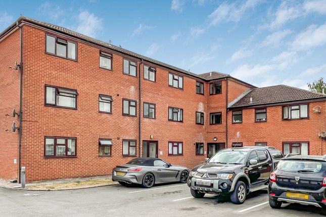 2 bed property, in Station Road, £120,000