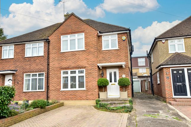 3 bed property, in The Furrows, £550,000