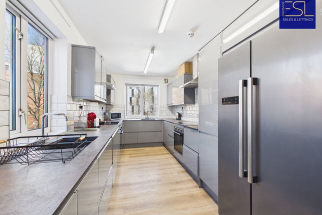 8 bed property, in Lower Ford Street, £550,000