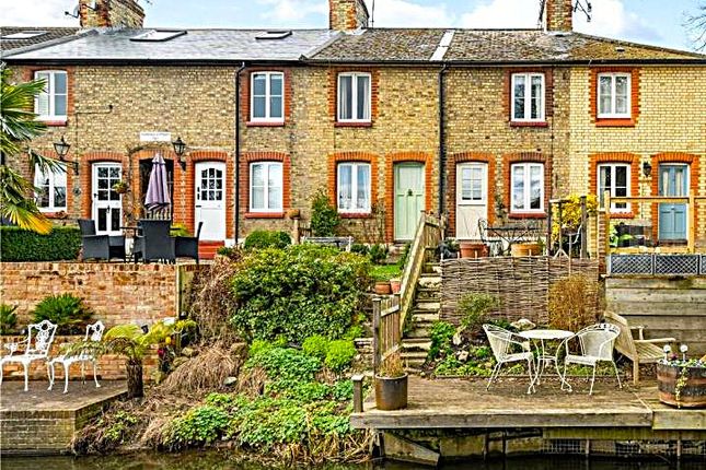 2 bed property, in Crown Road, £398,000