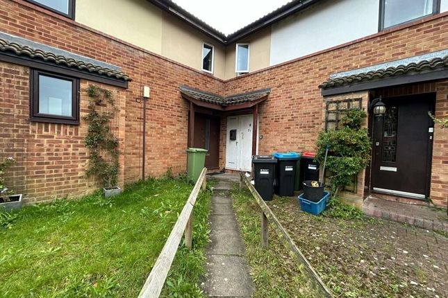 2 bed property, in Hadley Place, £200,000