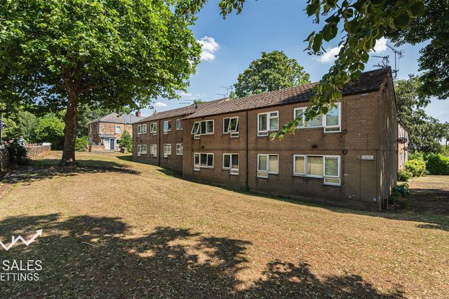 1 bed property, in Richmond Road, £87,500