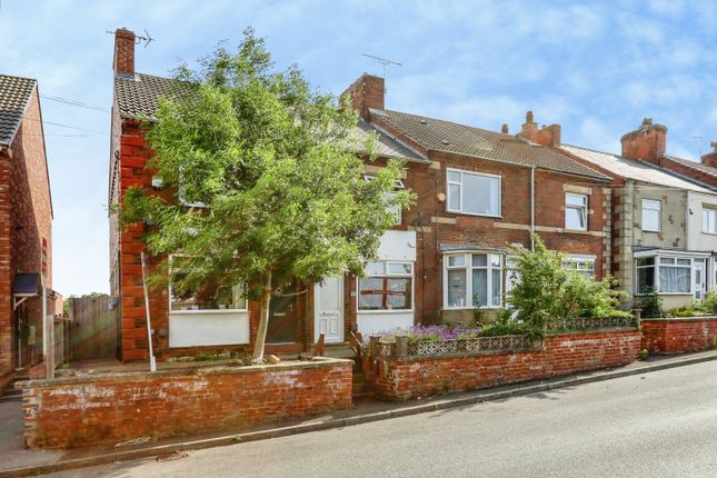 2 bed property, in Church Lane, £125,000