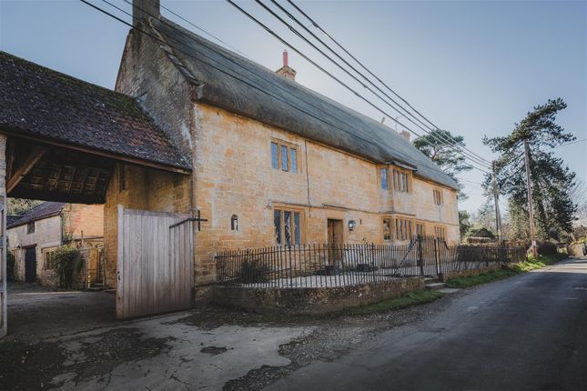 5 bed property, in Middle Street, £800,000