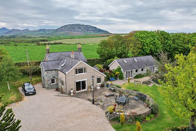 5 bed property, in Cae Bach, £895,000