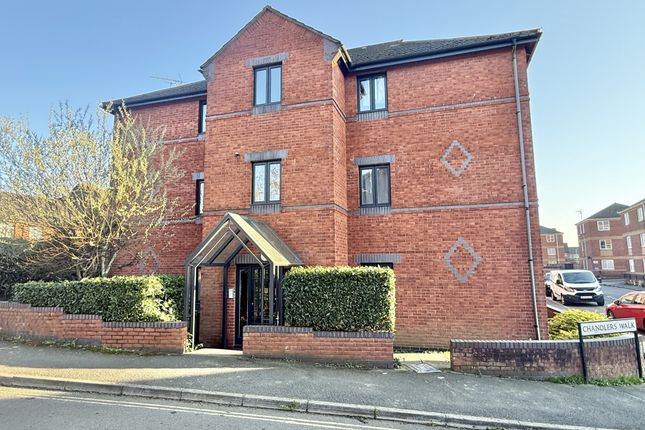 2 bed property, in Chandlers Walk, £189,950
