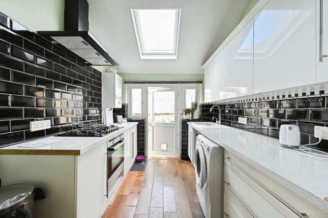 2 bed property, in Renny Road, £265,000