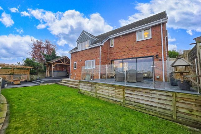 5 bed property, in Melvinia Crescent, £575,000