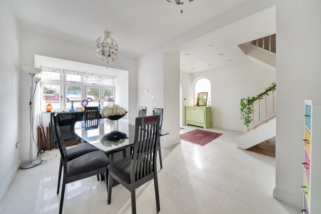 4 bed property, in Broughton Avenue, £1,000,000