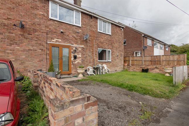 2 bed property, in Willis Grove, £100,000