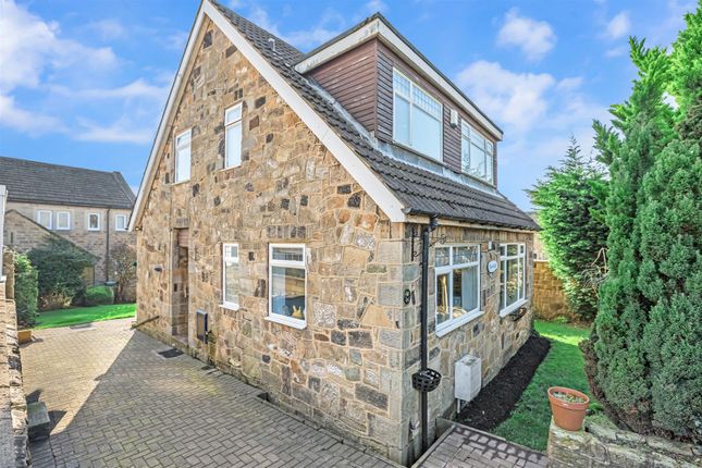 2 bed property, in Town Street, £345,000