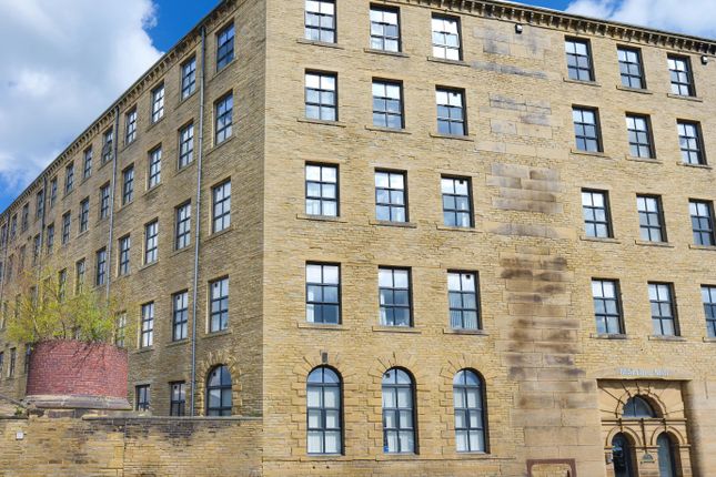 1 bed property, in Pellon Lane, £48,000