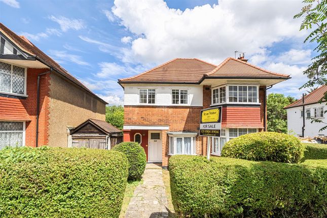 4 bed property, in Barn Hill, £995,000
