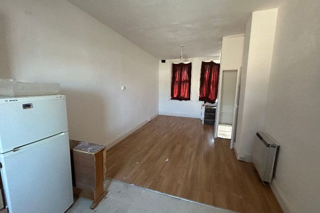 1 bed property, in Blackpool FY1, £50,000