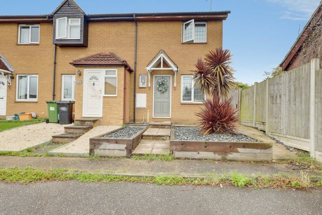 2 bed property, in Pebmarsh Drive, £325,000