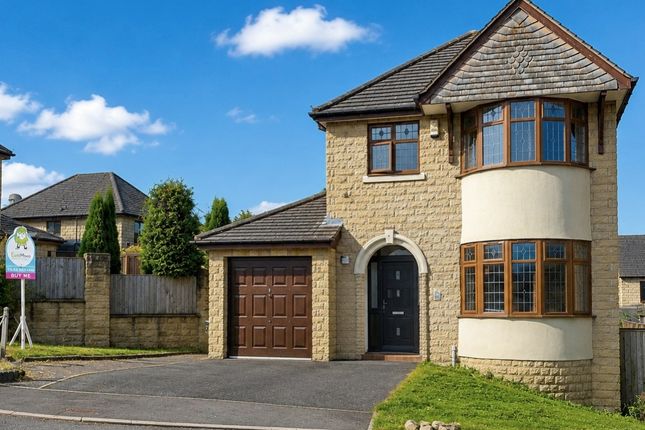 3 bed property, in Victoria Chase, £330,000