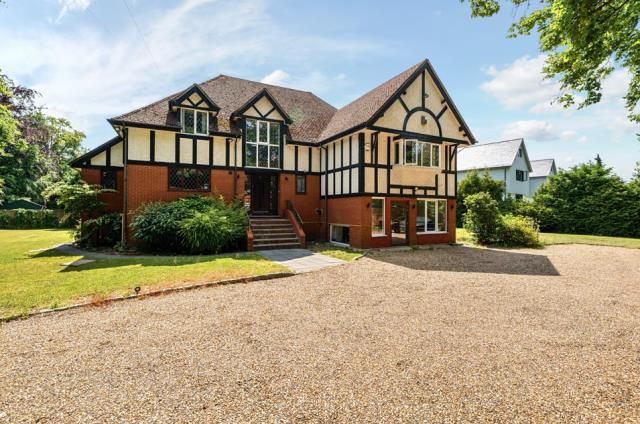 5 bed property, in Maidenhead, £1,750,000