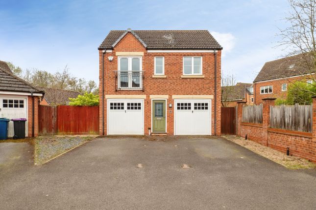 1 bed property, in Swale Grove, £165,000