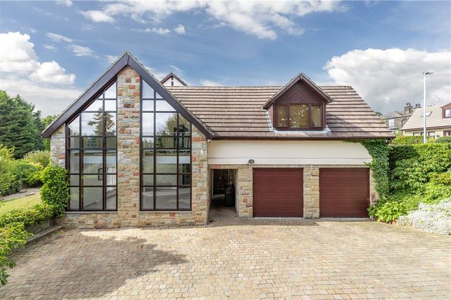 5 bed property, in The Willows, £795,000