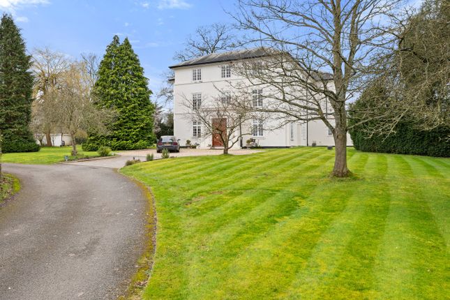 2 bed property, in Beaudesert Park, £550,000
