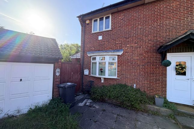2 bed property, in 18 Churchfield Court, £100,000