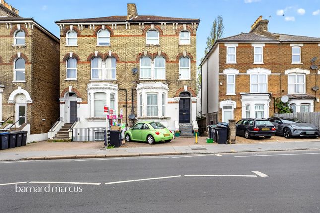 2 bed property, in Selhurst Road, £200,000