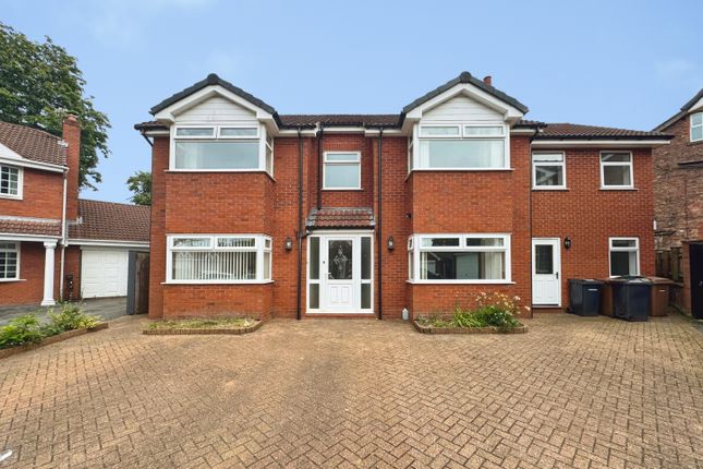5 bed property, in Sylvandale Grove, £600,000