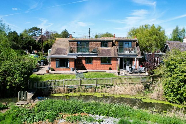3 bed property, in The Street, £625,000