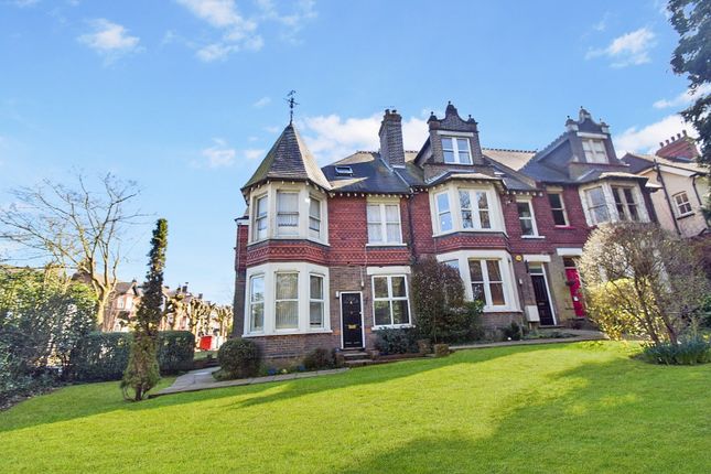 1 bed property, in The Limes, £100,000