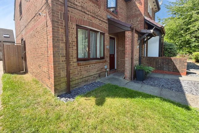 1 bed property, in Hawthorne Crescent, £275,000