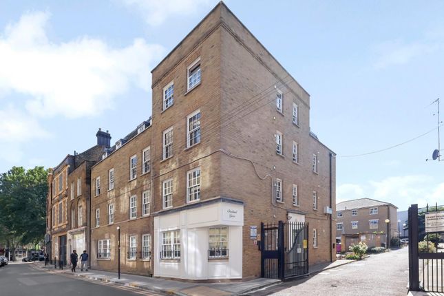 1 bed property, in Cleveland Grove, £300,000