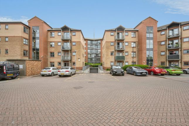 2 bed property, in Kentmere Drive, £100,000