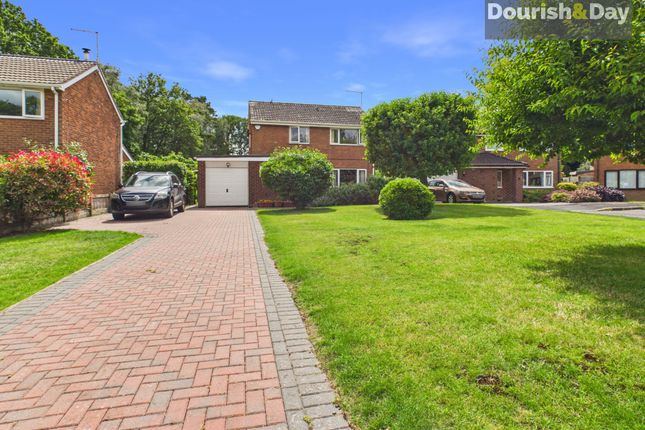 3 bed property, in Woodlands Grove, £250,000