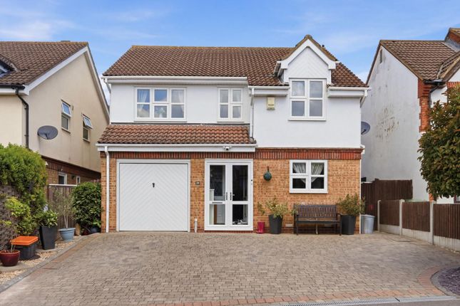 4 bed property, in Downs Grove, £525,000