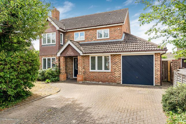 4 bed property, in Cherwell Close, £595,000
