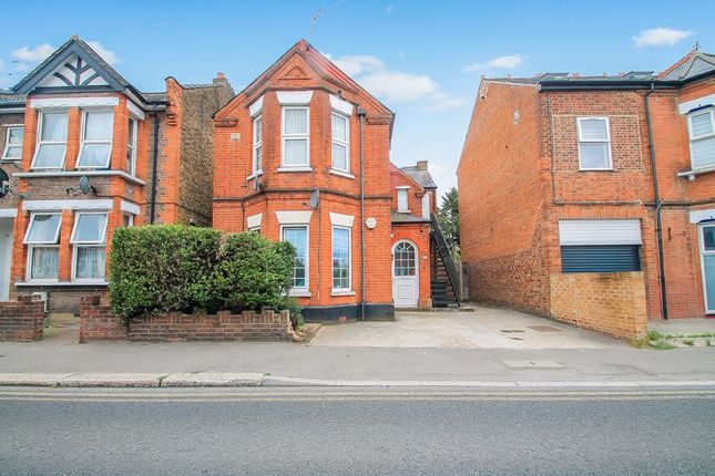 2 bed property, in Headstone Road, £425,000