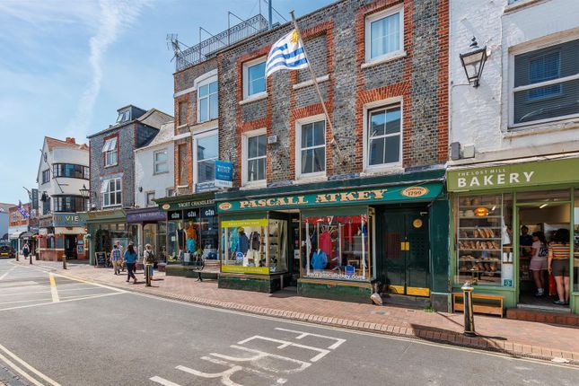 8 bed property, in High Street, £1,600,000