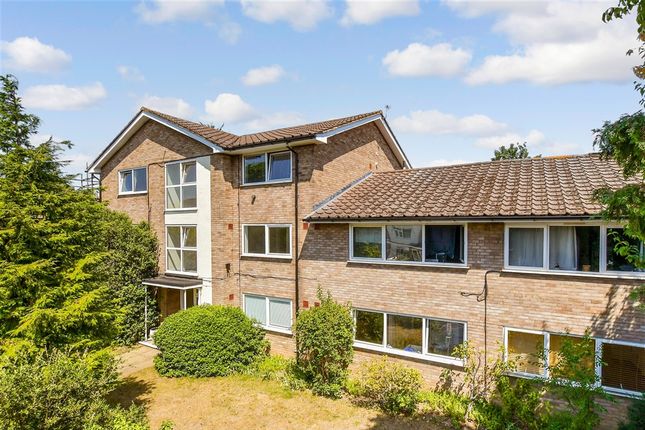 1 bed property, in Stanley Road, £220,000