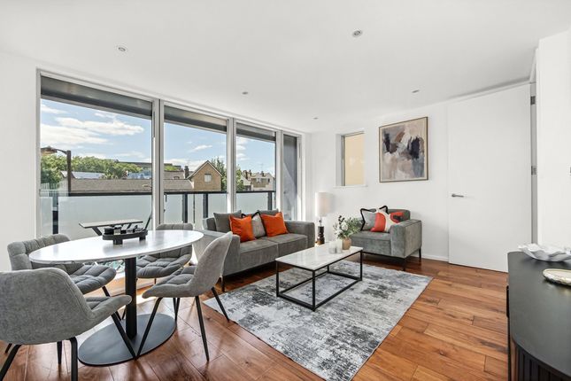 2 bed property, in Long Walk, £600,000