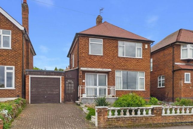 3 bed property, in Pondhills Lane, £240,000