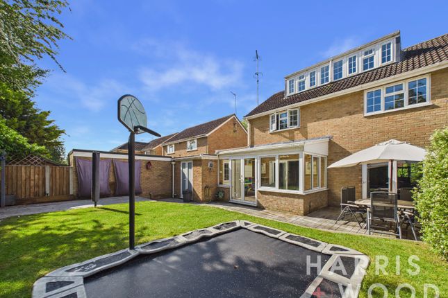 4 bed property, in The Paddocks, £550,000