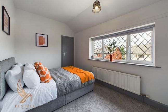 3 bed property, in Wood View Avenue, £137,000