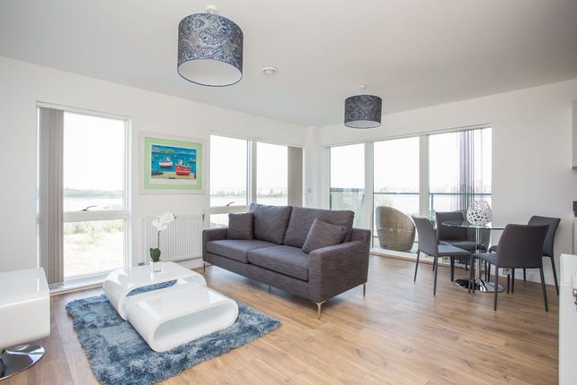 1 bed property, in Royal Dockside, £289,000